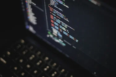 大人からのプログラミング独学、Pythonが最適な3つの理由